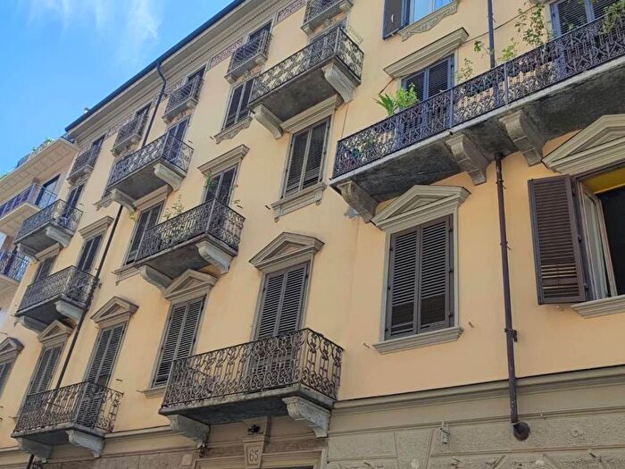 Appartamento trilocale in affitto in Via Vincenzo Gioberti, Crocetta, Torino