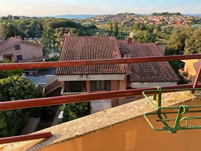 Appartamento con 5 locali in vendita in Siena