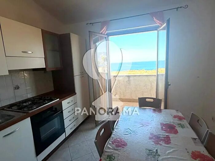 Casa con 12 locali in vendita in Viale Salvatore Vitale, Trappeto