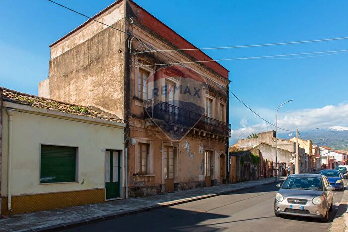 Casa con 12 locali in vendita in Via Marina, Fiumefreddo Di Sicilia