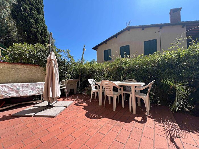 Appartamento trilocale in vendita in Via Collodi, Castagneto Carducci