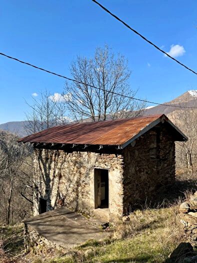 Casa trilocale in vendita in Località Fos Snc, San Nazzaro Val Cavargna