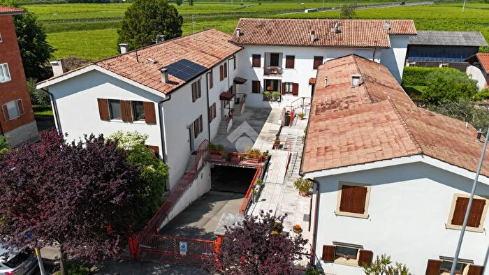 Appartamento con 5 locali in vendita in Via Belvedere, Verona