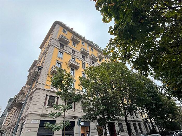 Appartamento trilocale in affitto in Via Sigieri, Porta Romana Medaglie d'Oro, Milano