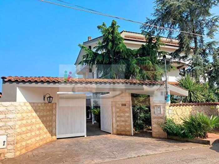 Casa con 6 locali in vendita in Via Mare dei Vapori, Ardea