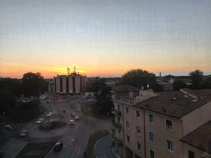 Appartamento trilocale in vendita in Via Savonarola, Padova