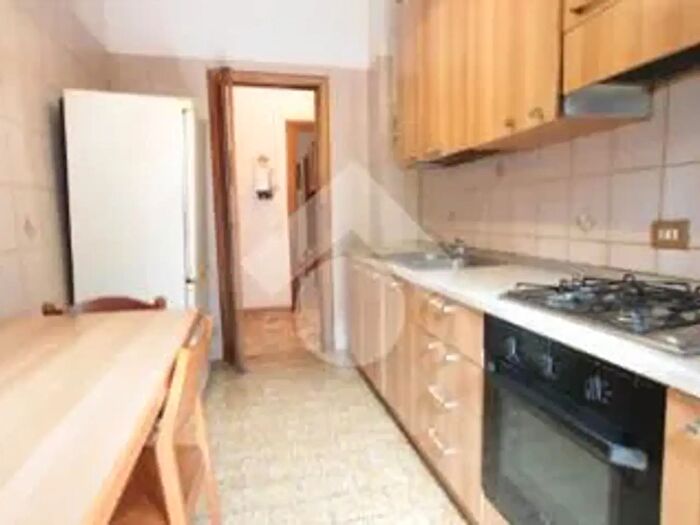 Appartamento trilocale in affitto in Via Bellinzona, Como