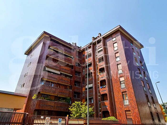 Appartamento trilocale in vendita in Via Porto Corsini, Milano