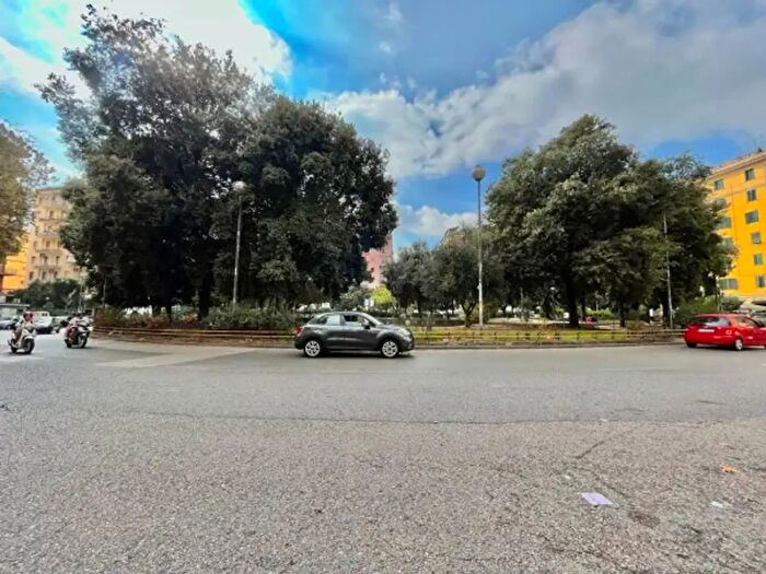 Appartamento con 5 locali in vendita in Via Giuseppe Orsi, Napoli