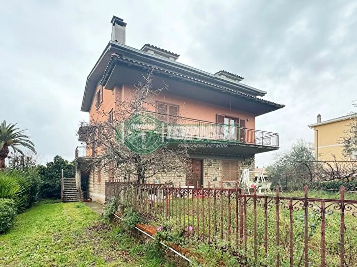 Appartamento quadrilocale in vendita in Via Mosca, Trevignano Romano