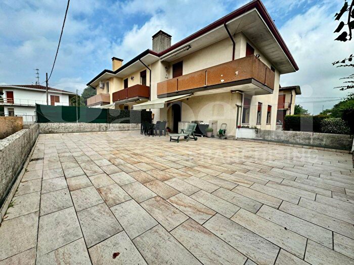 Casa con 5 locali in vendita in Via Pietro Damini Snc, Castelfranco Veneto