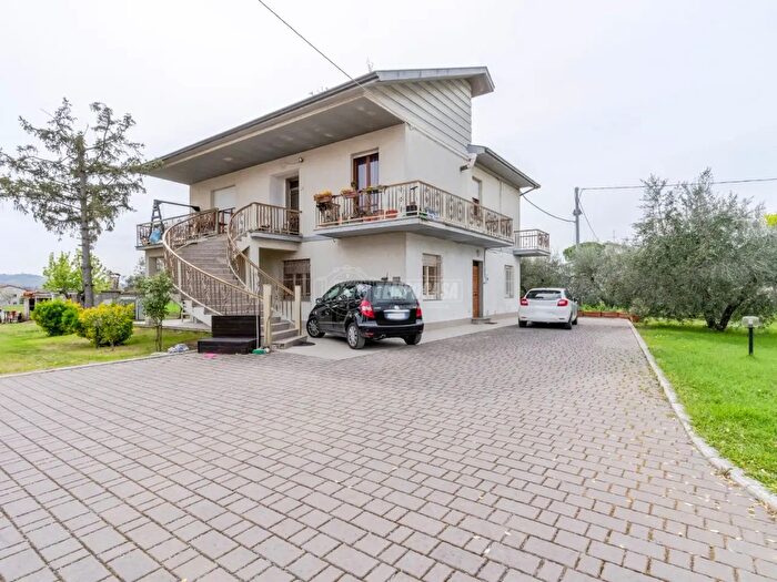 Casa con 8 locali in vendita in Strada Statale Maceratese, Civitanova Marche
