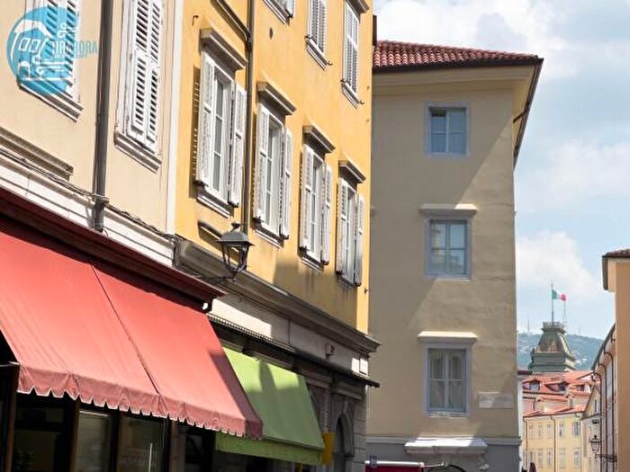 Appartamento bilocale in affitto in Via di Cavana, Trieste