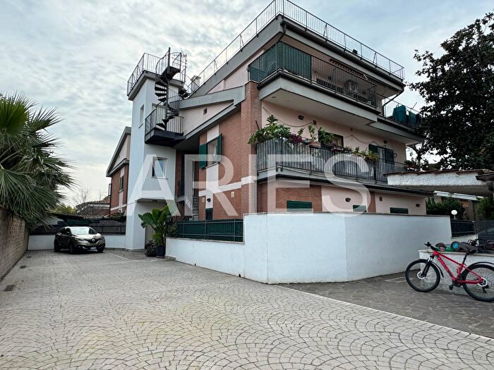 Casa con 20 locali in vendita in Via Pier Alessandro Guglielmi, Roma