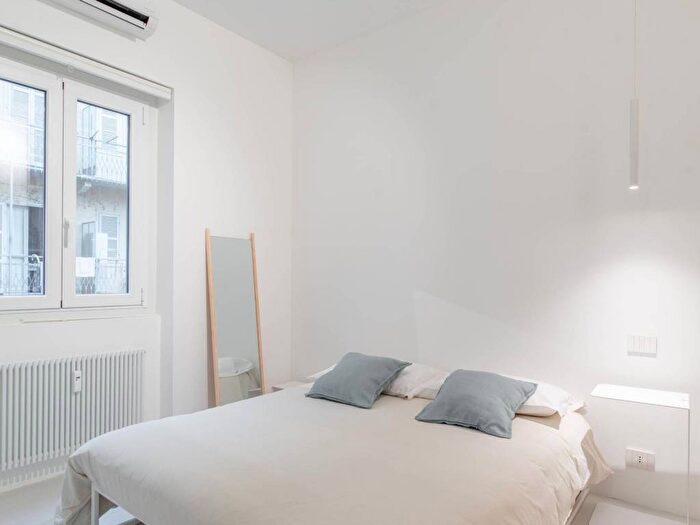 Appartamento bilocale in affitto in Via Fratelli Calandra, Via della Rocca, Torino