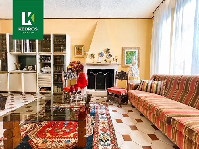 Casa con 7 locali in vendita in Via Nicolini, Varese