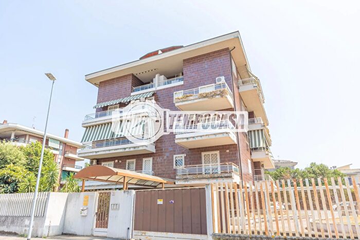 Appartamento quadrilocale in vendita in Via Frascineto, Roma