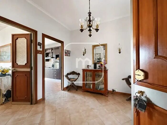 Appartamento con 5 locali in vendita in Via Rometta, Roma