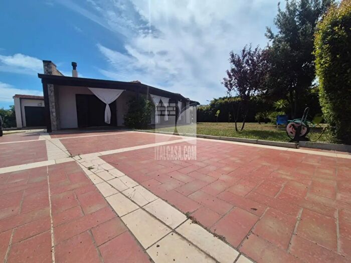 Casa con 5 locali in vendita in Via dei Mughetti, Crotone