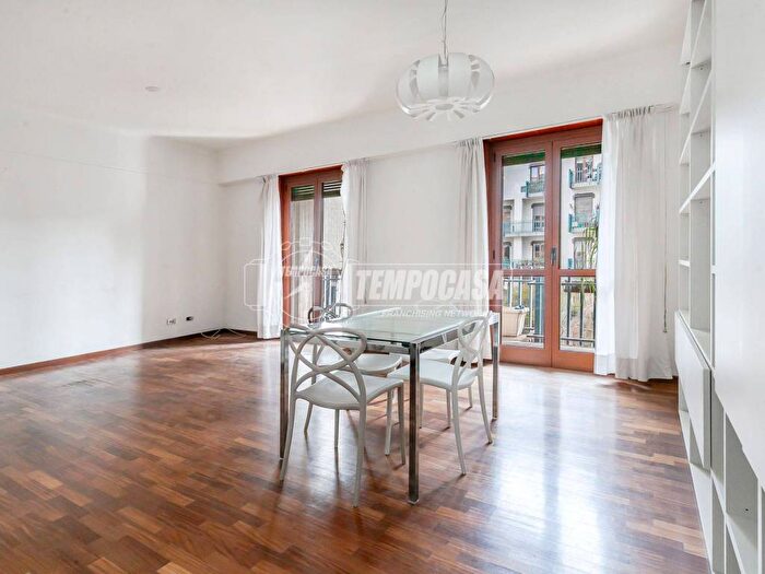 Appartamento trilocale in affitto in Via Coluccio Salutati, Vercelli Wagner, Milano