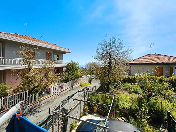 Appartamento quadrilocale in vendita in Via Archimede, Zafferana Etnea