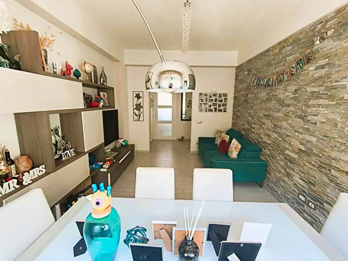 Appartamento con 5 locali in vendita in Viareggio