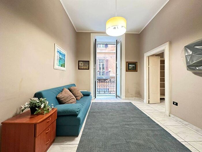 Appartamento bilocale in affitto in Via Giannantonio Summonte, Centro Storico, Napoli