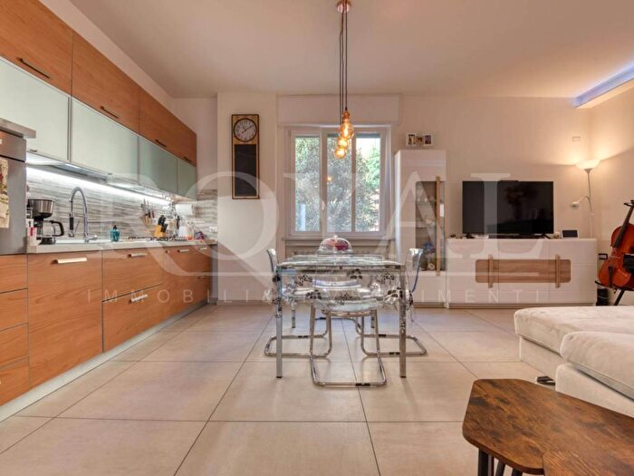 Appartamento quadrilocale in affitto in Viale Edoardo Jenner, Farini, Milano