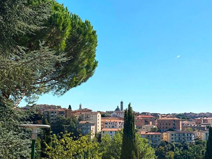Appartamento quadrilocale in affitto in Via Domenico Giuliotti, Cappuccini, Siena