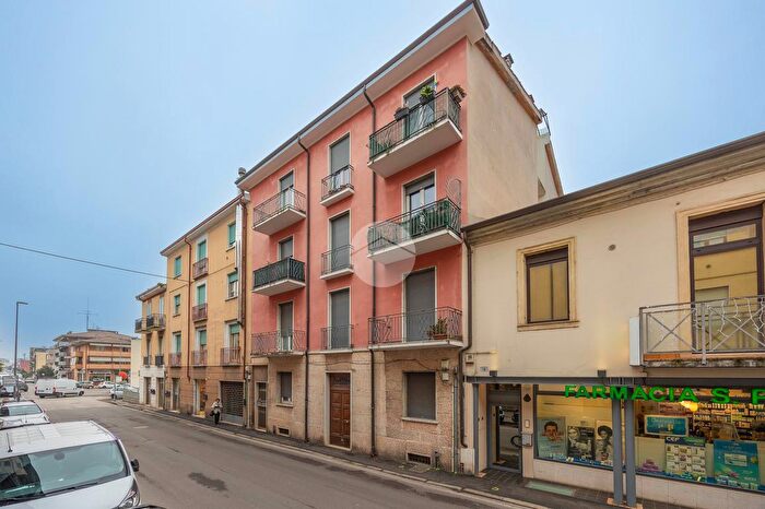 Appartamento trilocale in vendita in Via Galileo Galilei, Verona