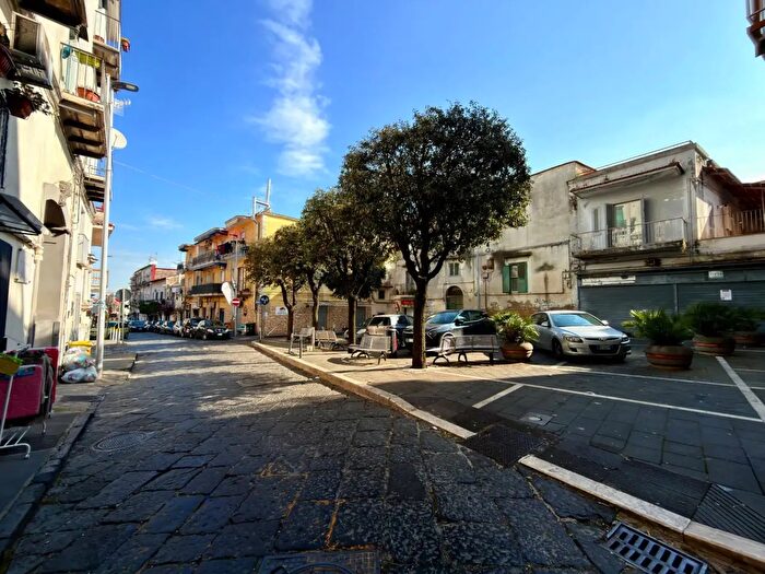 Appartamento bilocale in vendita in Via Barone, Napoli