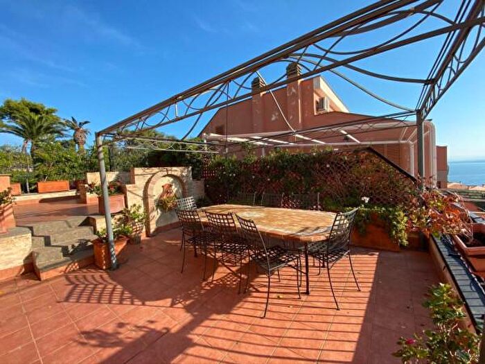 Appartamento trilocale in vendita in Via della Grotta, Monte Argentario