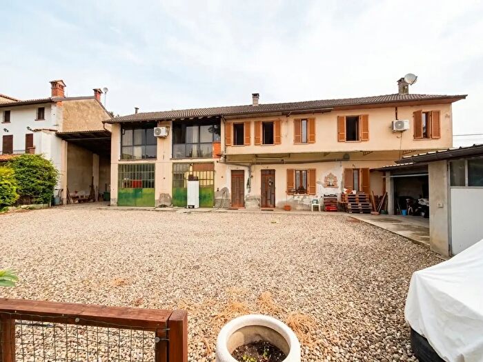 Casa con 7 locali in vendita in Via Trinità, Breme