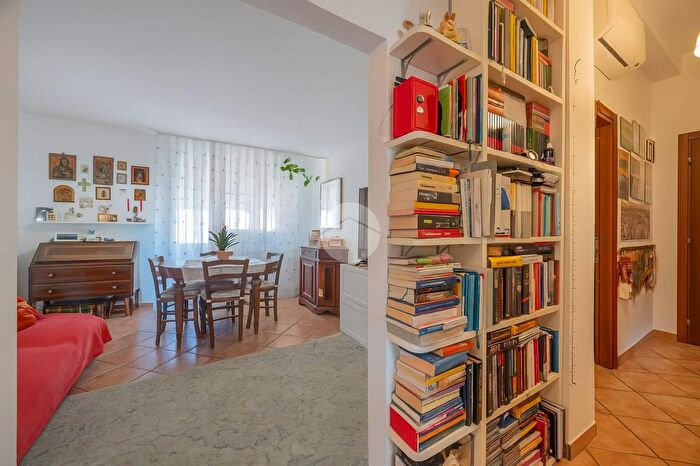 Appartamento con 5 locali in vendita in Via Ventotto Marzo, Verona