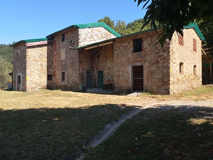 Casa quadrilocale in vendita in Marliana