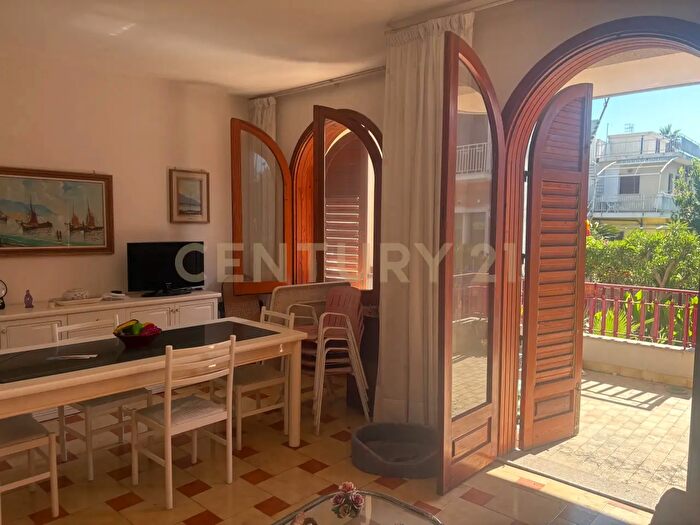 Appartamento con 5 locali in vendita in Via Francesco Baracca, Riposto