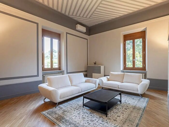 Appartamento con 7 locali in affitto in Firenze