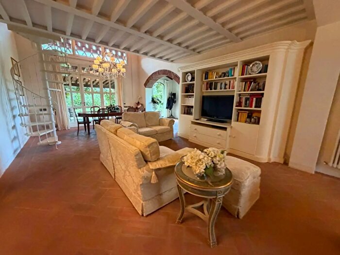 Casa con 11 locali in vendita in Via delle Torri, Cascina