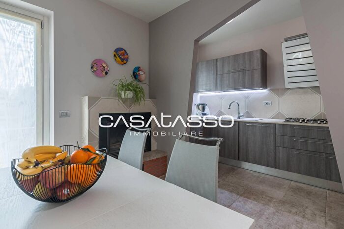 Casa con 6 locali in vendita in Via Taglaimento, Macerata