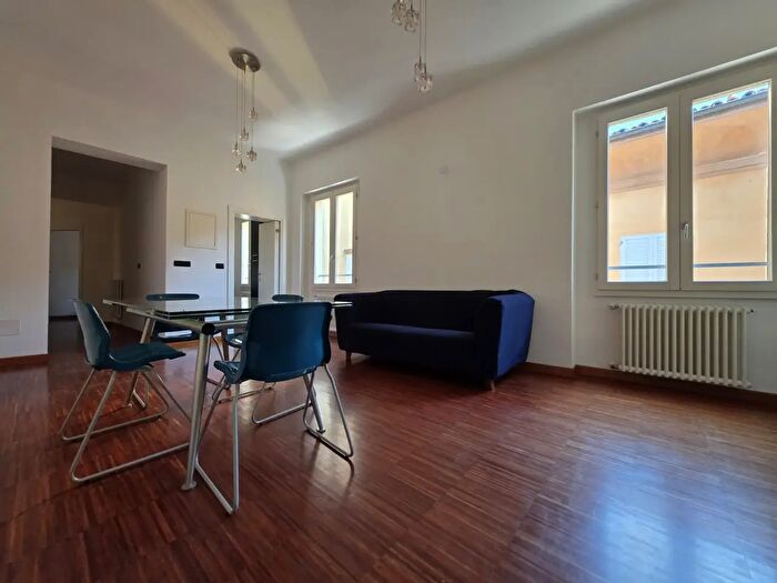 Appartamento con 5 locali in affitto in Bologna