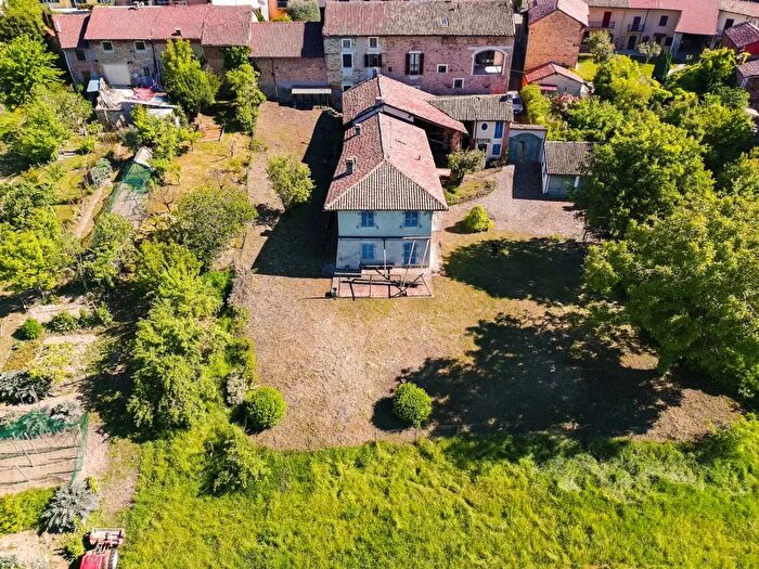 Casa con 12 locali in vendita in Via V Roberti, Montemagno