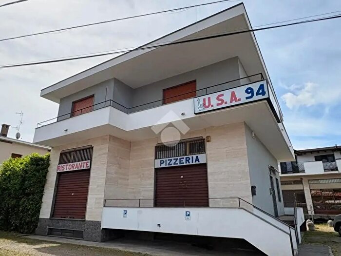Casa quadrilocale in vendita in Viale Ticino, Lonate Pozzolo