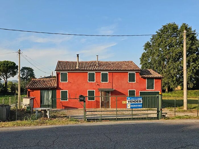 Casa trilocale in vendita in Via Deserto, Este