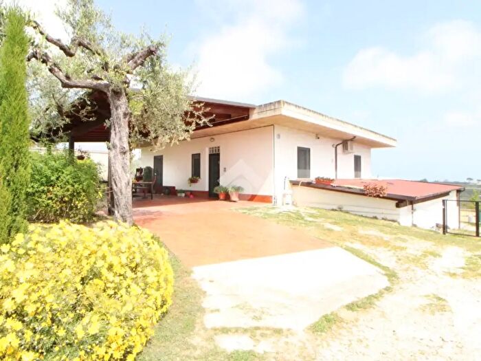 Casa trilocale in vendita in Via Vaschiola, Torrevecchia Teatina