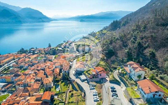 Casa con 6 locali in vendita in Menaggio