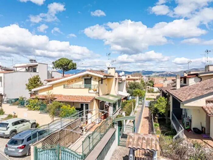 Casa trilocale in vendita in Via Montottone, Roma