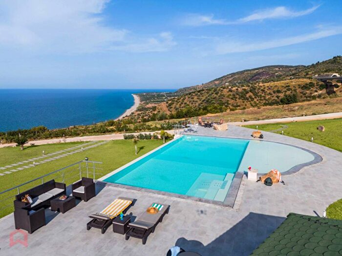 Casa con 6 locali in affitto in Marina Di Caronia, Caronia