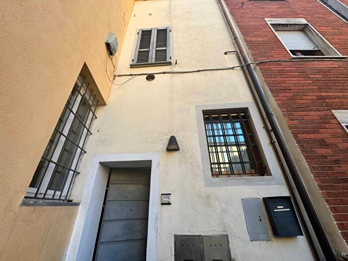 Casa trilocale in affitto in Via Chiostri del Duomo, Centro Storico, Piacenza