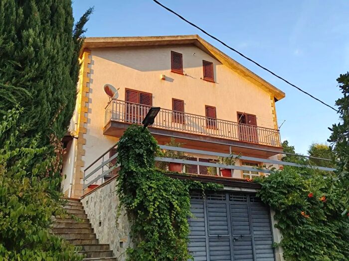 Casa con 8 locali in vendita in Contrada Paratore Snc, Piazza Armerina