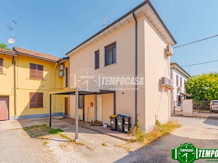 Appartamento trilocale in vendita in Via Carona, Bastida Pancarana